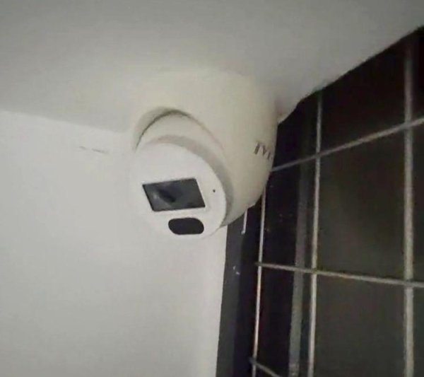 骆驼优配门店 福建一公司宿舍厕所被曝安装摄像头 公司回应：是上家公司所留
